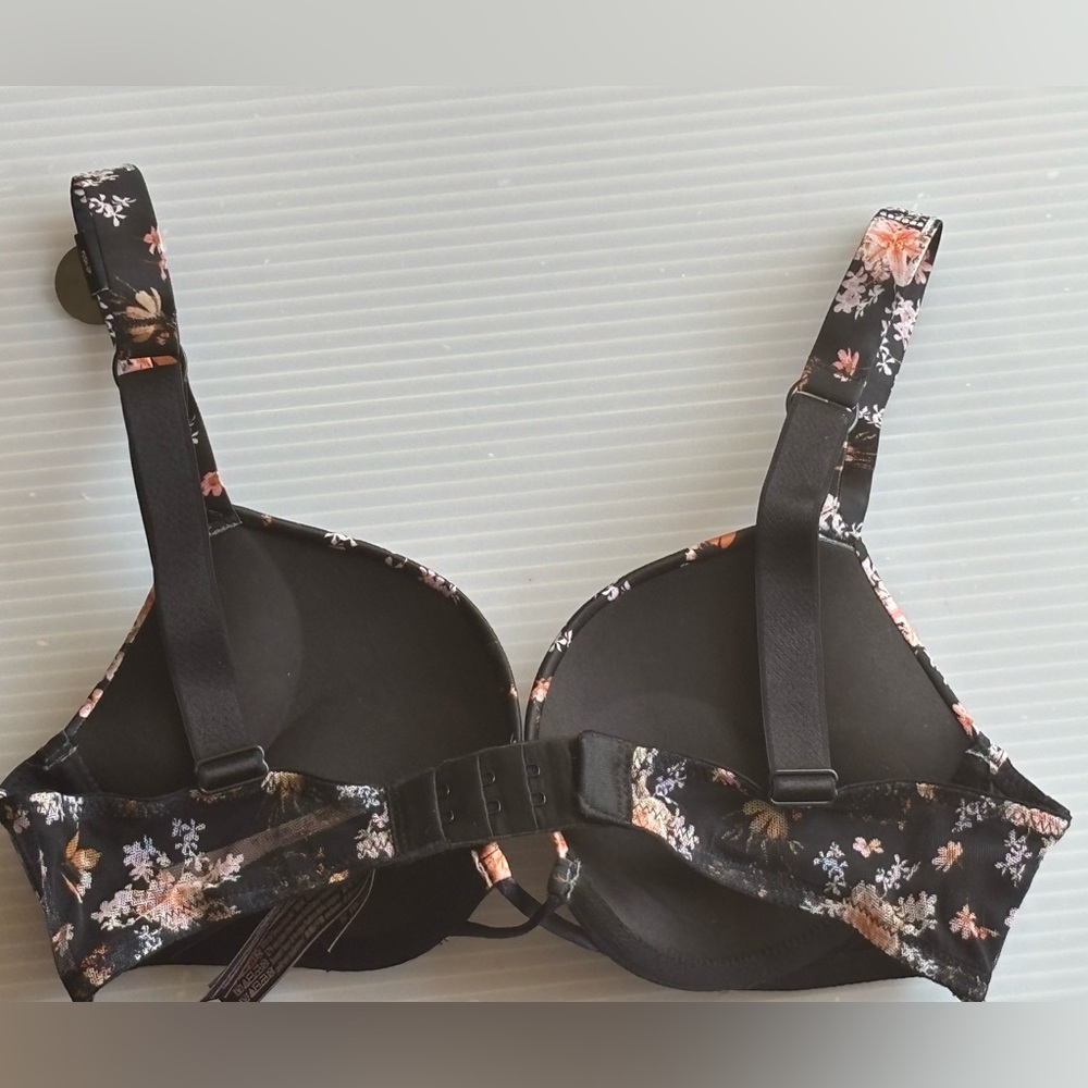 Victoria's Secret Bombshell Push Up Bra - Picture 3 of 11
